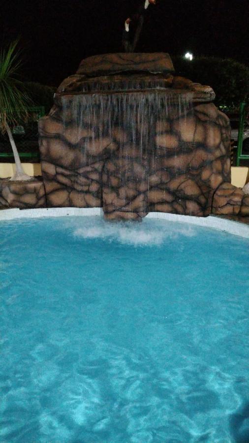Hidro: Luxo Com 2 Quartos E Bebidas à Beira Da Piscina Caldas Novas